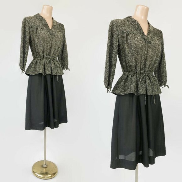 VINTAGE 1970s Metallic Gold Lurex Peplum Dress - Picture 3 of 9